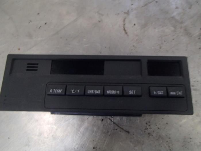 Gebruikte Display Interieur BMW 3 serie (E36/4) 316i Prijs € 30,00 Margeregeling aangeboden door Autosloopbedrijf Jan Pronk B.V.