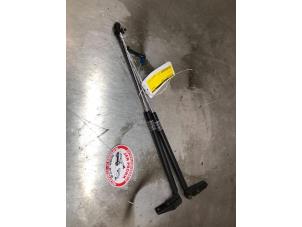 Gebruikte Set Gasdempers Achterklep Subaru Legacy Touring Wagon (BP) 2.5 16V Prijs € 25,00 Margeregeling aangeboden door Autosloopbedrijf Jan Pronk B.V.