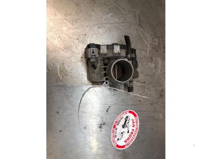 Gebruikte Gasklephuis Fiat Stilo (192A/B) 1.6 16V Prijs € 40,00 Margeregeling aangeboden door Autosloopbedrijf Jan Pronk B.V.