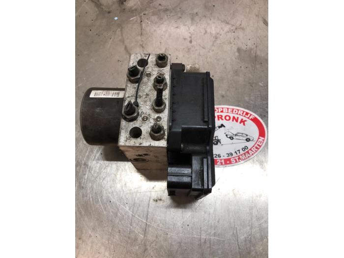 Gebruikte ABS Pomp Ford Mondeo Prijs € 60,00 Margeregeling aangeboden door Autosloopbedrijf Jan Pronk B.V.