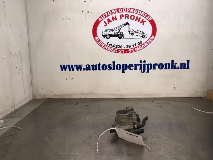 Gebruikte Gasklephuis Fiat Stilo (192A/B) 1.6 16V Prijs € 40,00 Margeregeling aangeboden door Autosloopbedrijf Jan Pronk B.V.