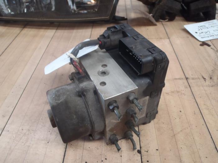 Gebruikte ABS Pomp Mitsubishi Galant Wagon (EA/EC) 2.0 TD Prijs € 75,00 Margeregeling aangeboden door Autosloopbedrijf Jan Pronk B.V.