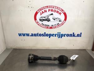 Gebruikte Aandrijfas links-voor Volkswagen Golf IV (1J1) 1.9 TDI 100 Prijs € 40,00 Margeregeling aangeboden door Autosloopbedrijf Jan Pronk B.V.