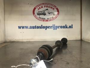 Gebruikte Aandrijfas rechts-voor Kia Rio (DC22/24) 1.3 Prijs € 35,00 Margeregeling aangeboden door Autosloopbedrijf Jan Pronk B.V.