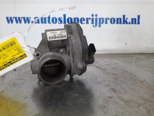 Gebruikte Gasklephuis Ford Fiesta 5 (JD/JH) 1.25 16V Prijs € 35,00 Margeregeling aangeboden door Autosloopbedrijf Jan Pronk B.V.