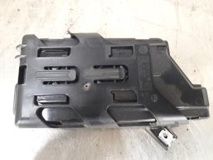 Gebruikte Regelunit Multi Media Volkswagen Polo V (6R) 1.2 12V Prijs € 40,00 Margeregeling aangeboden door Autosloopbedrijf Jan Pronk B.V.