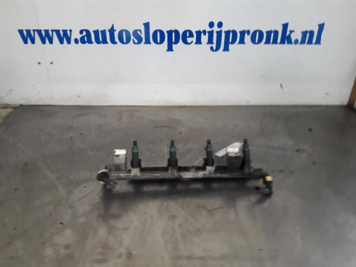 Gebruikte Injector brug Ford Focus 1 1.6 16V Prijs € 50,00 Margeregeling aangeboden door Autosloopbedrijf Jan Pronk B.V.