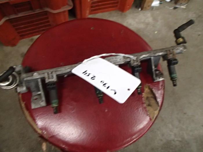 Gebruikte Injector brug Ford Focus 1 1.6 16V Prijs € 50,00 Margeregeling aangeboden door Autosloopbedrijf Jan Pronk B.V.