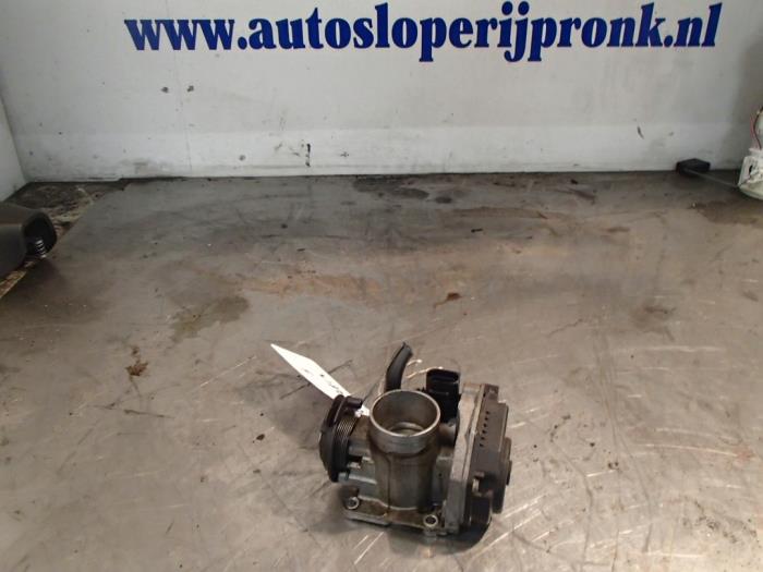 Gebruikte Gasklephuis Seat Cordoba Vario (6K5) 1.6 Prijs € 35,00 Margeregeling aangeboden door Autosloopbedrijf Jan Pronk B.V.
