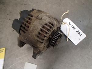 Gebruikte Dynamo Hyundai Santa Fe I 2.4 16V 4x4 Prijs € 50,00 Margeregeling aangeboden door Autosloopbedrijf Jan Pronk B.V.