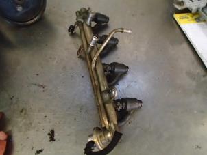 Gebruikte Injector brug BMW 3 serie (E46/4) 318i Prijs € 70,00 Margeregeling aangeboden door Autosloopbedrijf Jan Pronk B.V.