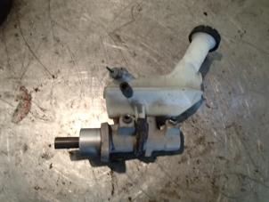 Gebruikte Hoofdremcilinder Renault Clio III (BR/CR) 1.2 16V TCe 100 Prijs € 50,00 Margeregeling aangeboden door Autosloopbedrijf Jan Pronk B.V.