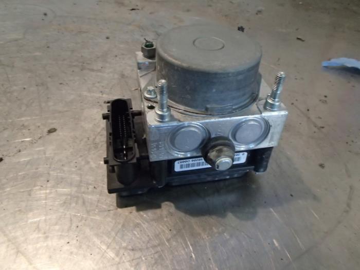 Gebruikte ABS Pomp Renault Clio III (BR/CR) 1.2 16V TCe 100 Prijs € 125,00 Margeregeling aangeboden door Autosloopbedrijf Jan Pronk B.V.