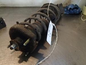 Gebruikte Veerpoot links-achter Mazda 323 Fastbreak (BJ14) 1.8 GLX,GT 16V Prijs € 40,00 Margeregeling aangeboden door Autosloopbedrijf Jan Pronk B.V.