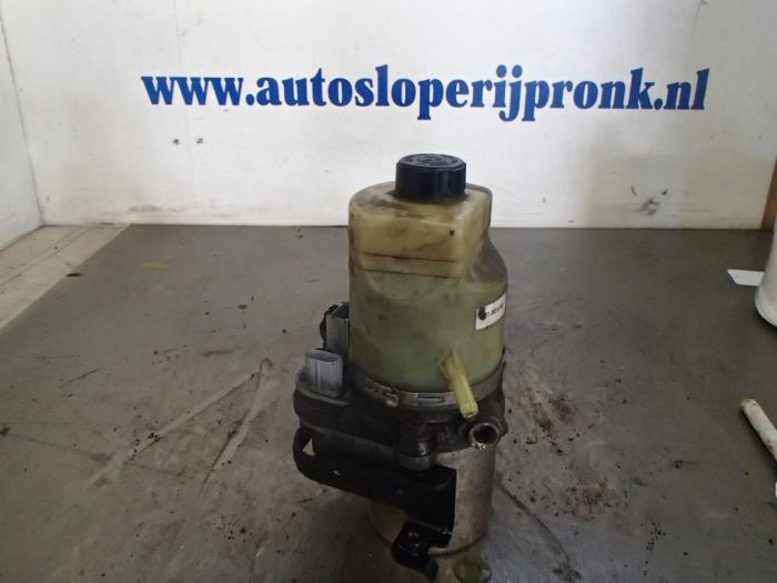 Gebruikte Servopomp Ford Focus C-Max 2.0 TDCi 16V Prijs € 100,00 Margeregeling aangeboden door Autosloopbedrijf Jan Pronk B.V.
