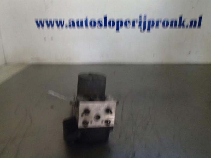 Gebruikte ABS Pomp Audi A4 Avant Quattro (B5) 2.8 V6 30V Prijs € 75,00 Margeregeling aangeboden door Autosloopbedrijf Jan Pronk B.V.