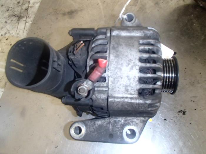 Gebruikte Dynamo Ford Mondeo III Wagon 2.0 TDCi 130 16V Prijs € 75,00 Margeregeling aangeboden door Autosloopbedrijf Jan Pronk B.V.
