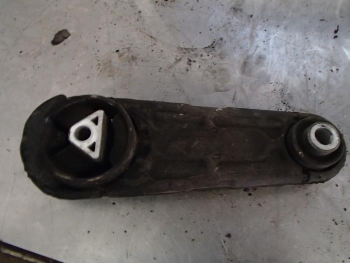 Gebruikte Motorsteun Renault Clio III (BR/CR) 1.2 16V TCe 100 Prijs € 25,00 Margeregeling aangeboden door Autosloopbedrijf Jan Pronk B.V.