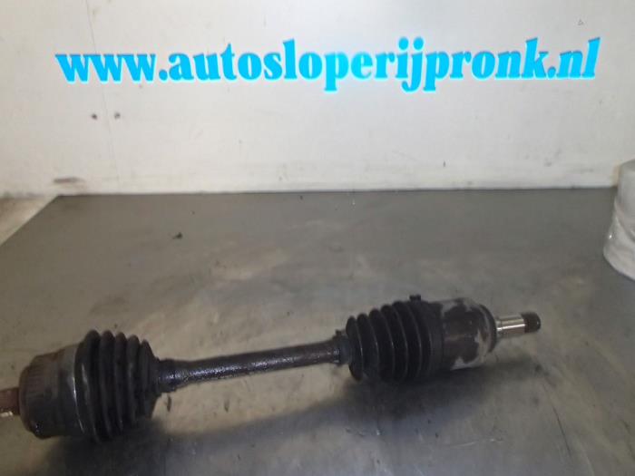 Gebruikte Aandrijfas links-voor Mercedes A (W168) 1.6 A-160 Prijs € 40,00 Margeregeling aangeboden door Autosloopbedrijf Jan Pronk B.V.