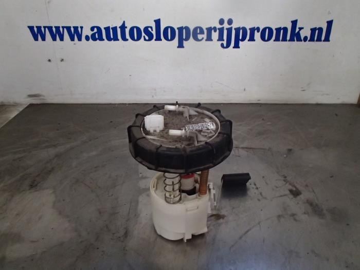 Gebruikte Tank element Pomp Ford Fiesta 5 (JD/JH) 1.25 16V Prijs € 50,00 Margeregeling aangeboden door Autosloopbedrijf Jan Pronk B.V.