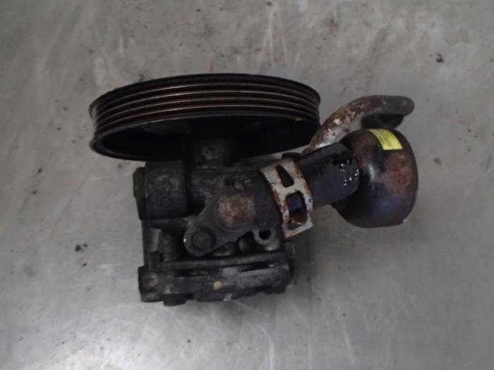 Gebruikte Pomp Servo Mitsubishi Space Wagon (N8/N9) 2.4 16V GDI GLX Prijs € 50,00 Margeregeling aangeboden door Autosloopbedrijf Jan Pronk B.V.