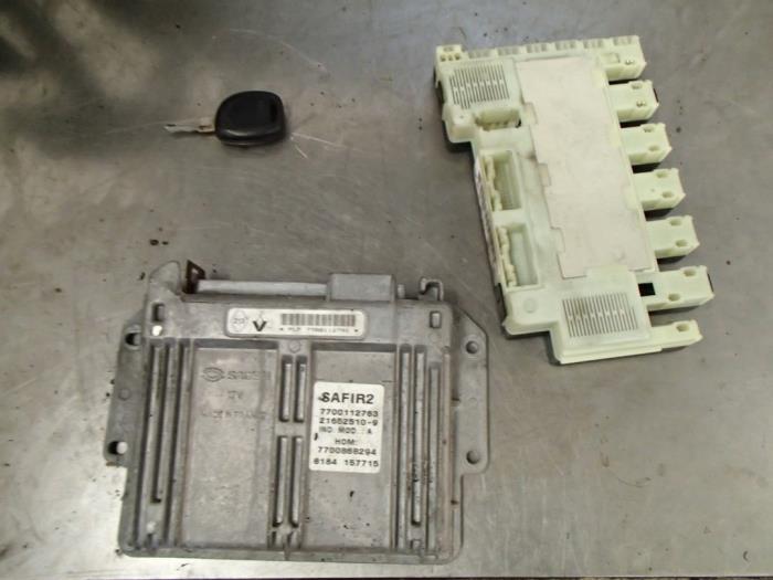 Gebruikte Computer Motormanagement Renault Clio II (BB/CB) 1.2 Prijs € 100,00 Margeregeling aangeboden door Autosloopbedrijf Jan Pronk B.V.
