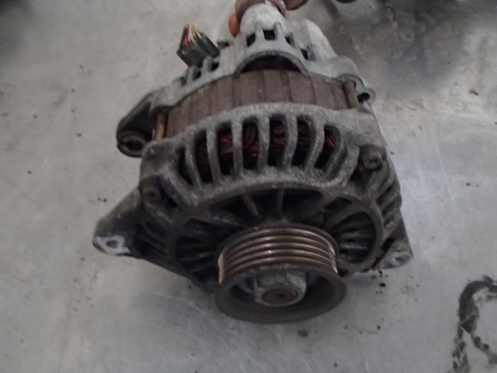 Gebruikte Dynamo Mitsubishi Space Wagon (N8/N9) 2.4 16V GDI GLX Prijs € 50,00 Margeregeling aangeboden door Autosloopbedrijf Jan Pronk B.V.