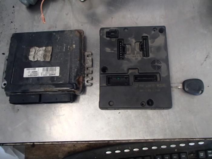Gebruikte Computer Motormanagement Renault Scénic I (JA) 2.0 16V Prijs € 150,00 Margeregeling aangeboden door Autosloopbedrijf Jan Pronk B.V.