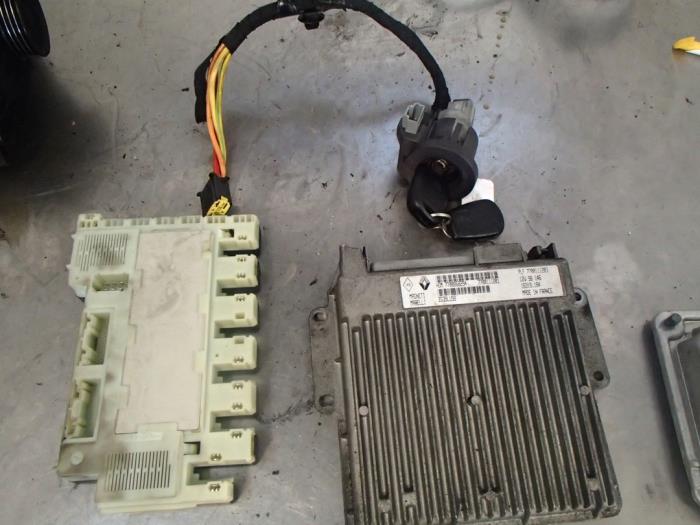 Gebruikte Computer Motormanagement Renault Clio II (BB/CB) 1.2 Prijs € 100,00 Margeregeling aangeboden door Autosloopbedrijf Jan Pronk B.V.