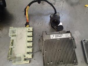 Gebruikte Computer Motormanagement Renault Clio II (BB/CB) 1.2 Prijs € 100,00 Margeregeling aangeboden door Autosloopbedrijf Jan Pronk B.V.