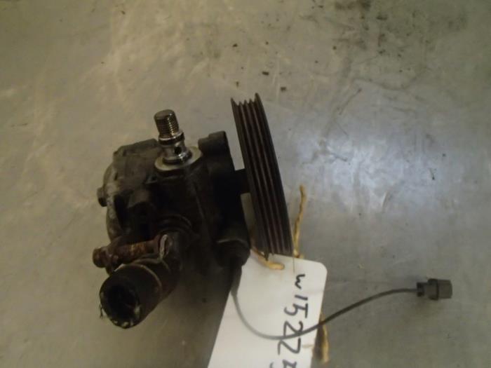 Gebruikte Servopomp Suzuki Swift (SF310/413) 1.3i 16V Prijs € 35,00 Margeregeling aangeboden door Autosloopbedrijf Jan Pronk B.V.