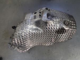 Gebruikte Hitteschild uitlaat Daihatsu Cuore (L251/271/276) 1.0 12V DVVT Prijs € 25,00 Margeregeling aangeboden door Autosloopbedrijf Jan Pronk B.V.