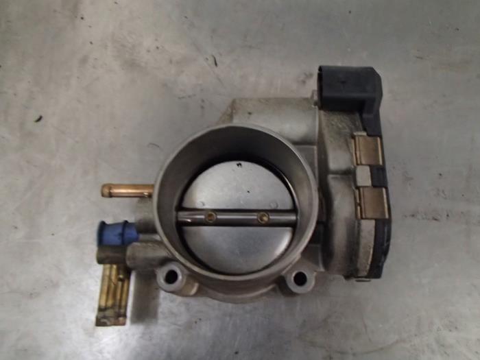 Gebruikte Gasklephuis Volkswagen Passat 4Motion (3B3) 2.8 V6 30V Prijs € 75,00 Margeregeling aangeboden door Autosloopbedrijf Jan Pronk B.V.