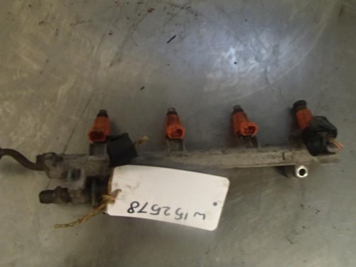 Gebruikte Injector brug Mitsubishi Space Star (DG) 1.6 16V Prijs € 50,00 Margeregeling aangeboden door Autosloopbedrijf Jan Pronk B.V.