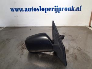 Gebruikte Buitenspiegel rechts Toyota Yaris (P1) 1.3 16V VVT-i Prijs € 25,00 Margeregeling aangeboden door Autosloopbedrijf Jan Pronk B.V.