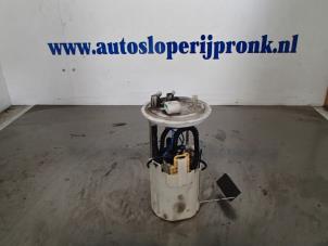 Gebruikte Tank element Pomp Mercedes Vito (639.7) 2.2 111 CDI 16V Prijs € 75,00 Margeregeling aangeboden door Autosloopbedrijf Jan Pronk B.V.