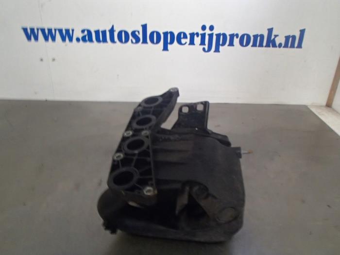 Gebruikte Spruitstuk Inlaat Renault Kangoo (KC) 1.4 Prijs € 40,00 Margeregeling aangeboden door Autosloopbedrijf Jan Pronk B.V.