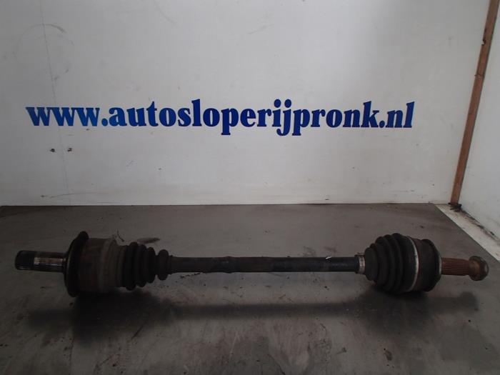 Gebruikte Aandrijfas links-achter Mercedes Vito (639.7) 2.2 111 CDI 16V Prijs € 100,00 Margeregeling aangeboden door Autosloopbedrijf Jan Pronk B.V.