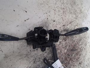 Gebruikte Combischakelaar Stuurkolom Hyundai Accent II/Excel II/Pony 1.3i 12V Prijs € 25,00 Margeregeling aangeboden door Autosloopbedrijf Jan Pronk B.V.