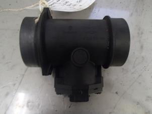 Gebruikte Luchtmassameter Saab 900 II 2.0 i,Si 16V Prijs € 40,00 Margeregeling aangeboden door Autosloopbedrijf Jan Pronk B.V.