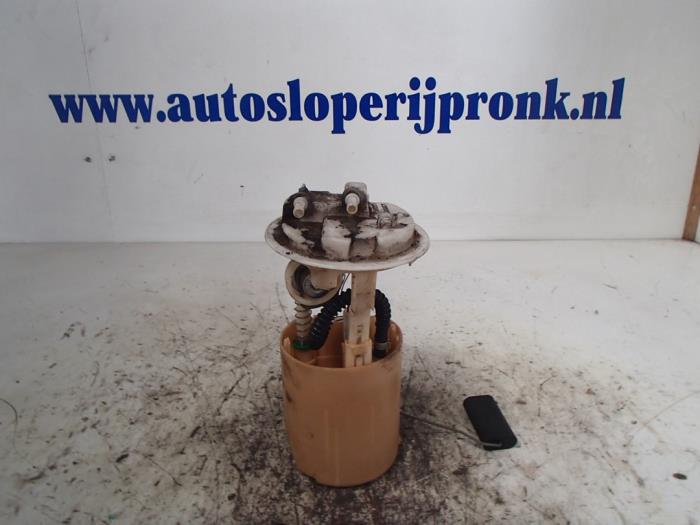Gebruikte Tank element Pomp Peugeot 206 (2A/C/H/J/S) 1.1 XN,XR Prijs € 30,00 Margeregeling aangeboden door Autosloopbedrijf Jan Pronk B.V.