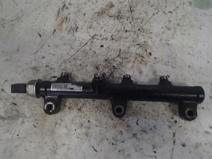 Gebruikte Common rail (Injectie) Hyundai Terracan 2.9 CRDi 16V Prijs € 100,00 Margeregeling aangeboden door Autosloopbedrijf Jan Pronk B.V.