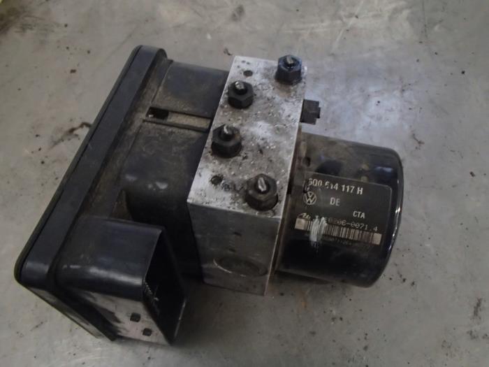 Gebruikte ABS Pomp Volkswagen Polo IV (9N1/2/3) 1.4 TDI 75 Prijs € 100,00 Margeregeling aangeboden door Autosloopbedrijf Jan Pronk B.V.
