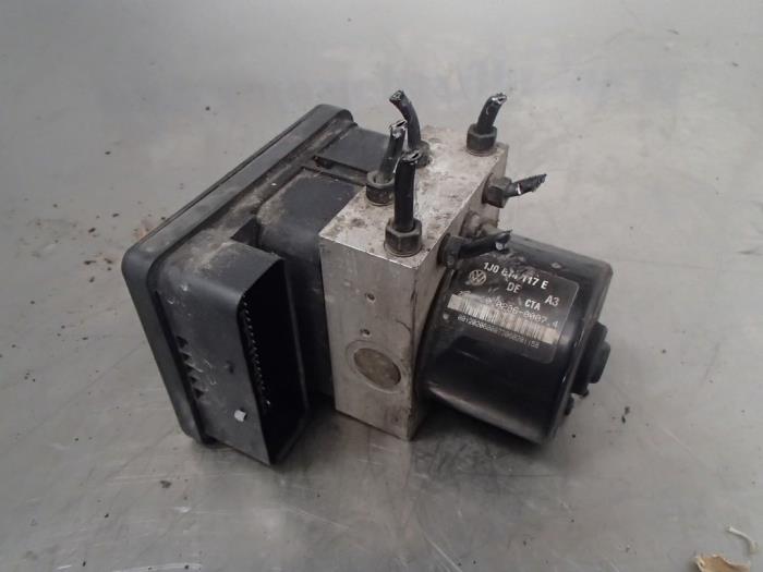 Gebruikte ABS Pomp Volkswagen Golf IV (1J1) 1.9 SDI Prijs € 25,00 Margeregeling aangeboden door Autosloopbedrijf Jan Pronk B.V.