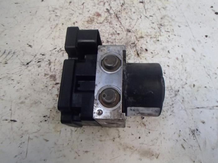 ABS Pomp van een Ford Focus C-Max 1.6 TDCi 16V 2004