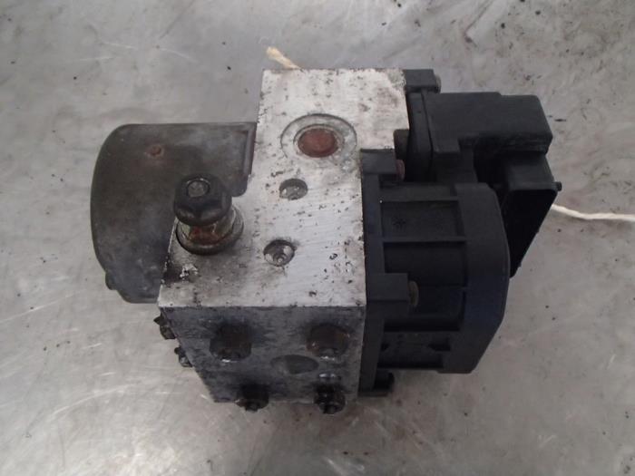 Gebruikte ABS Pomp Mitsubishi Carisma 1.8 GDI 16V Prijs € 50,00 Margeregeling aangeboden door Autosloopbedrijf Jan Pronk B.V.