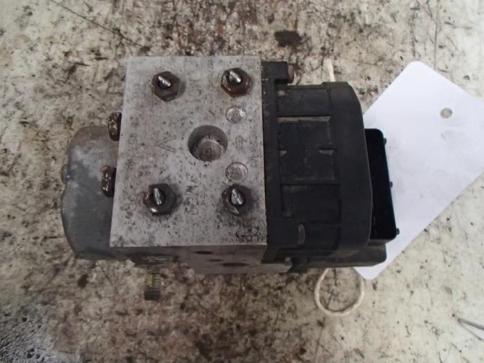 Gebruikte ABS Pomp Volvo S40 (VS) 1.9 TD Prijs € 75,00 Margeregeling aangeboden door Autosloopbedrijf Jan Pronk B.V.