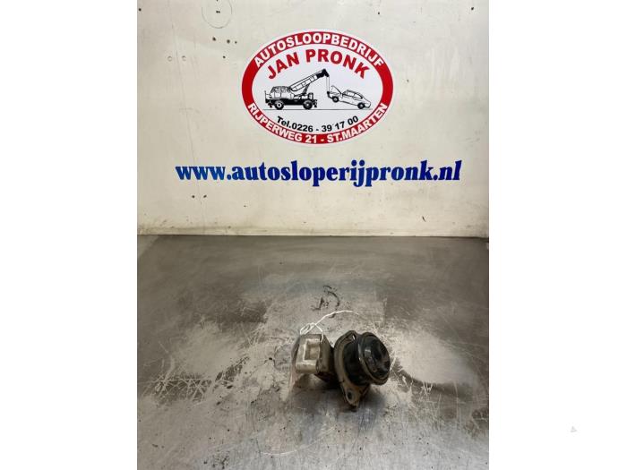 Gebruikte Motorsteun Volvo V40 (VW) 2.0 16V Prijs € 30,00 Margeregeling aangeboden door Autosloopbedrijf Jan Pronk B.V.