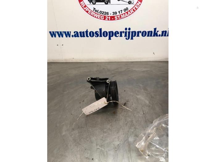 Gebruikte Servopomp Saab 9-3 I (YS3D) 2.0t 16V Ecopower Prijs € 75,00 Margeregeling aangeboden door Autosloopbedrijf Jan Pronk B.V.