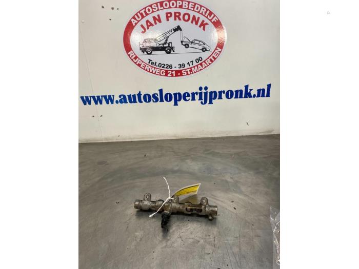Gebruikte Injector brug Opel Movano 2.3 CDTi 16V FWD Prijs € 45,00 Margeregeling aangeboden door Autosloopbedrijf Jan Pronk B.V.